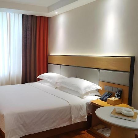 Greentree Inn Geermu Walking Street Business Hotel Golmud Екстериор снимка