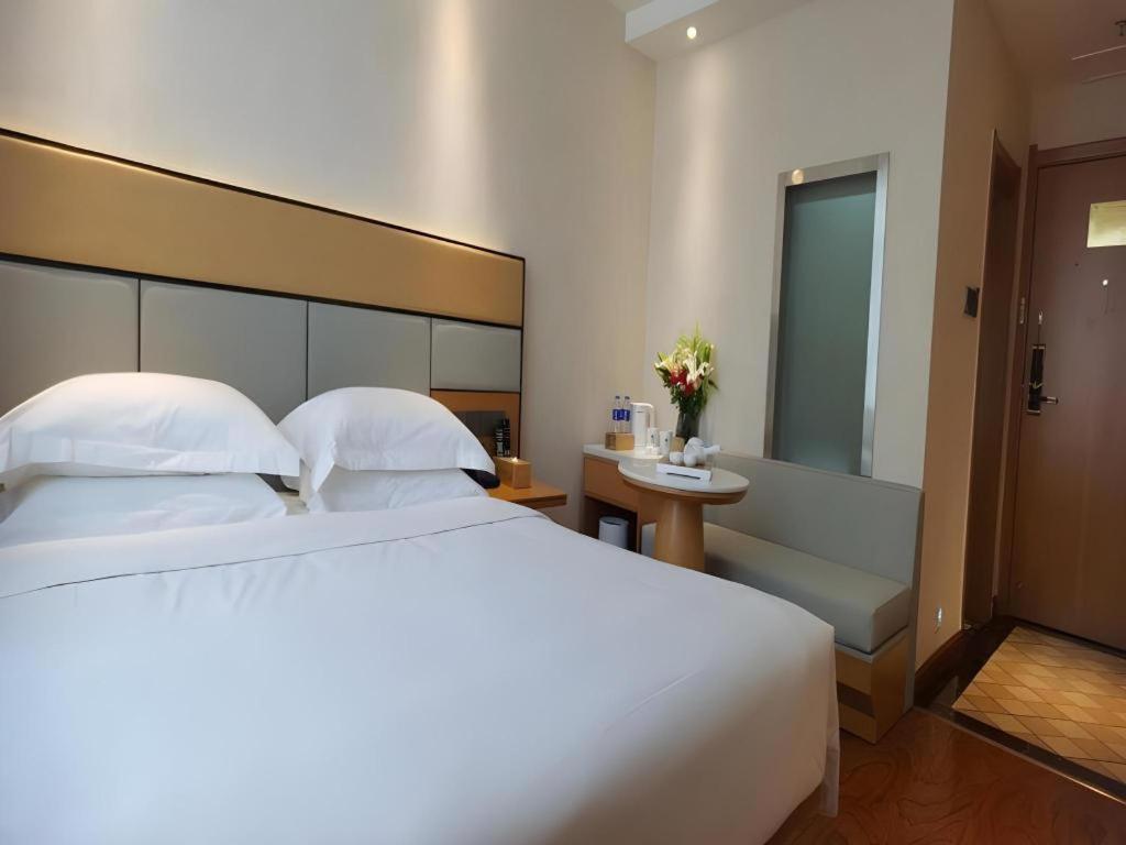 Greentree Inn Geermu Walking Street Business Hotel Golmud Екстериор снимка