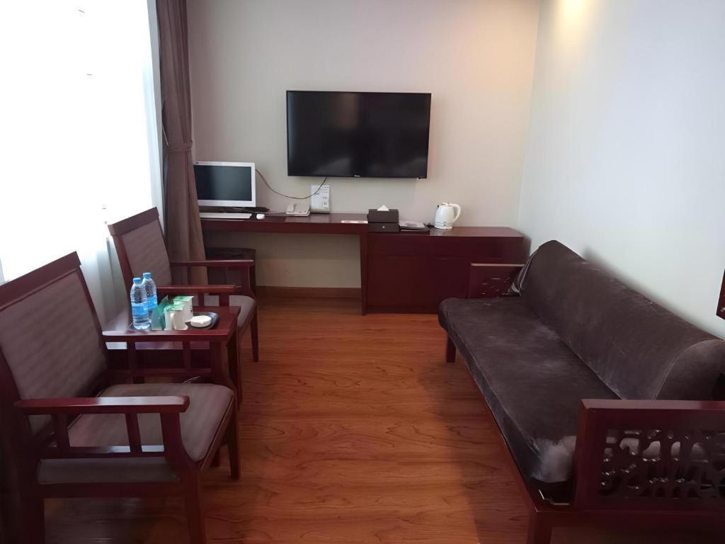 Greentree Inn Geermu Walking Street Business Hotel Golmud Екстериор снимка