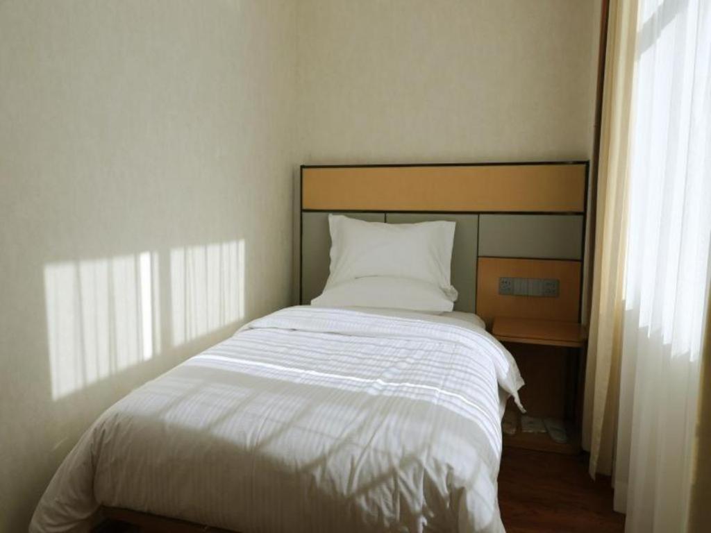 Greentree Inn Geermu Walking Street Business Hotel Golmud Екстериор снимка