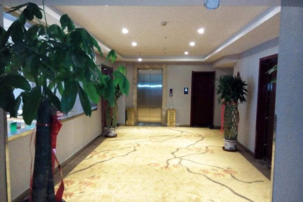 Greentree Inn Geermu Walking Street Business Hotel Golmud Екстериор снимка