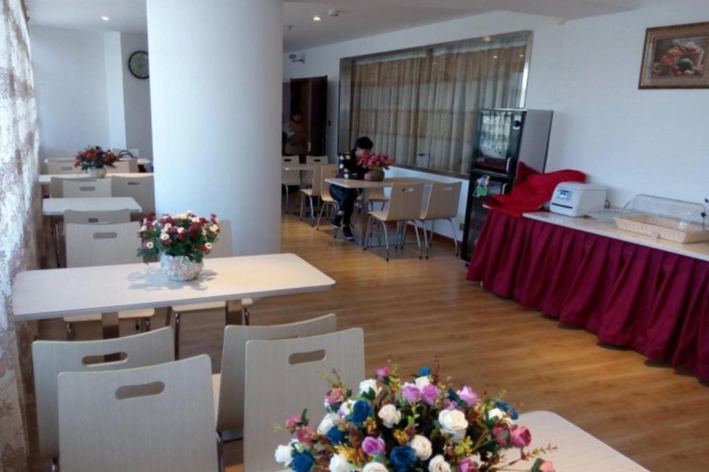 Greentree Inn Geermu Walking Street Business Hotel Golmud Екстериор снимка