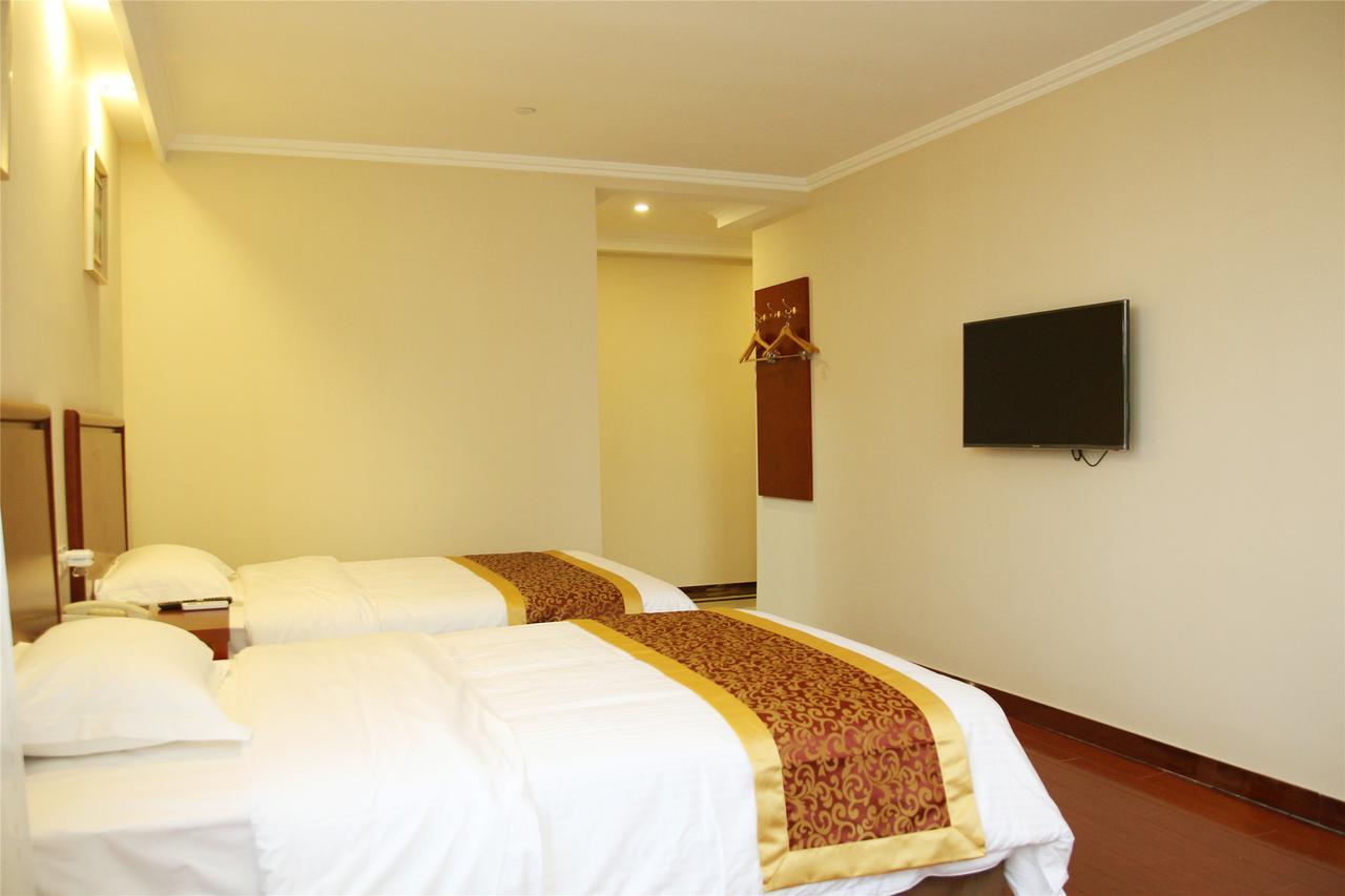 Greentree Inn Geermu Walking Street Business Hotel Golmud Екстериор снимка